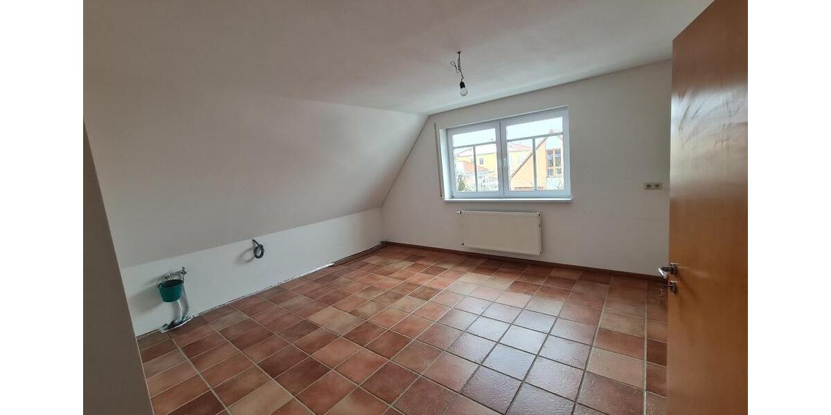 Dachgeschoßwohnung Schwarzach am Main - 6.5 Zimmer, 144 m&sup2;, 1.350&euro; | Angebot:25353316