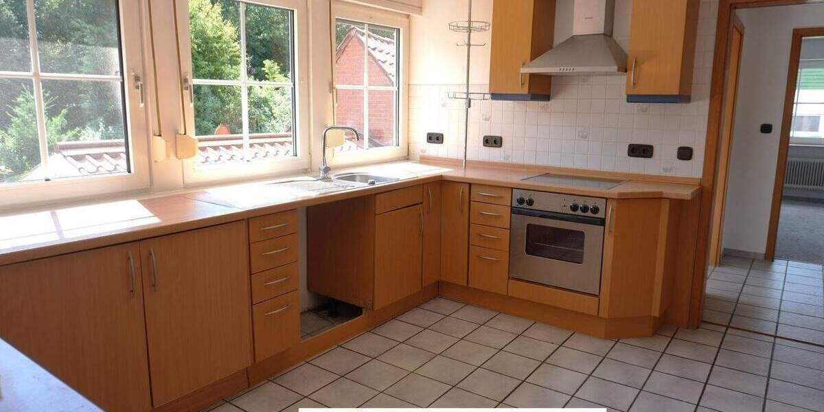 Großzügige 4 Zimmer Dachgeschoss Wohnung mit großem Süd-Balkon im Zweifamilienhaus 4 zimmer