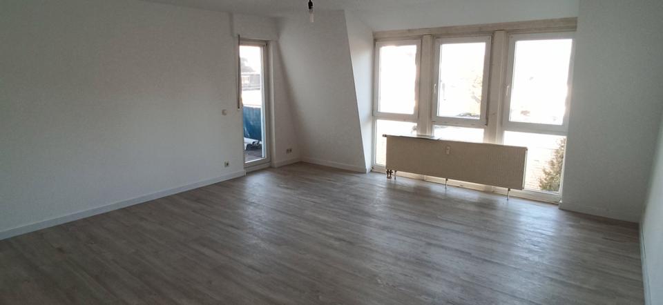 Dachgeschoßwohnung Neuwied - 3 Zimmer, 82 m&sup2;, 765&euro; | Angebot:26645357