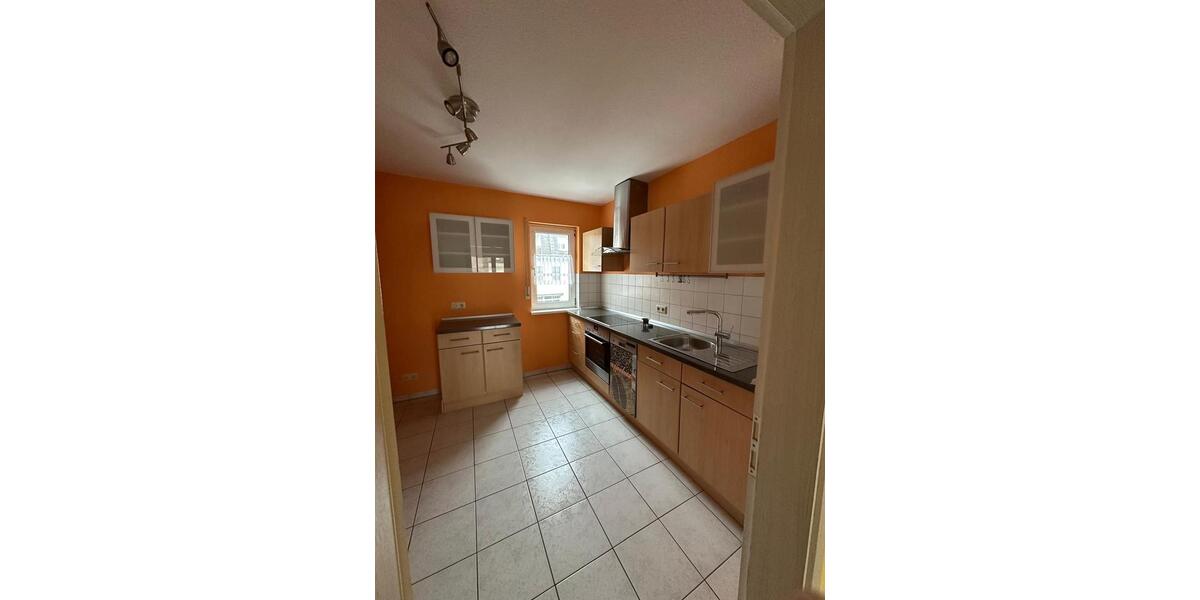 3 Zimmer, Küche, Bad, Balkon, Garage 3 zimmer