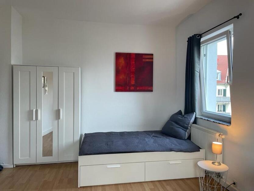 WG Zimmer frei! Stuttgart 5 Min. z. Hauptbahnhof, möbliert