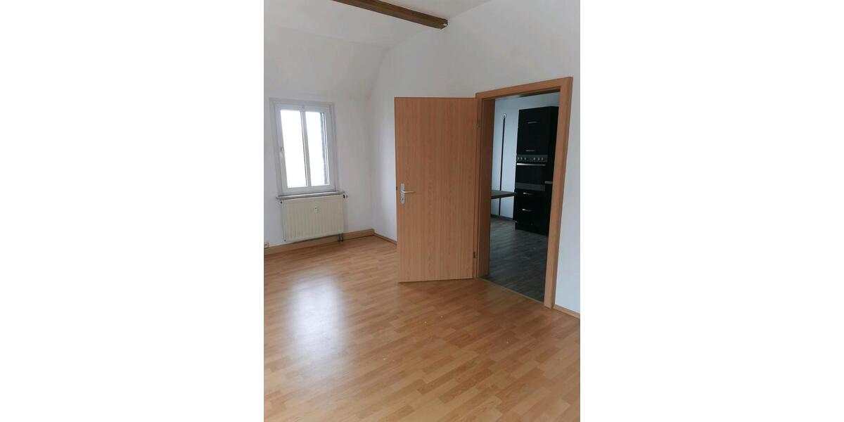 Dachgeschoßwohnung Oberlungwitz - 5 Zimmer, 110 m&sup2;, 550&euro; | Angebot:24384945