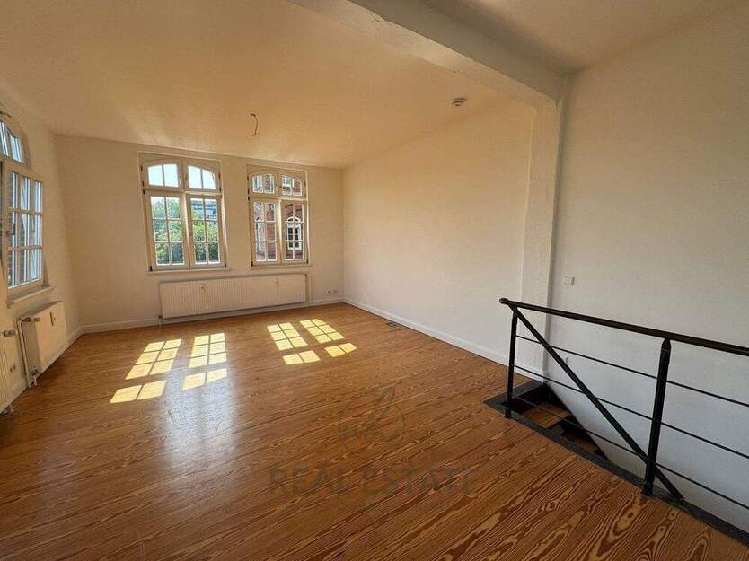 CHARMANTES MAISONETTEBÜRO MIT WASSERBLICK IM 1.OG