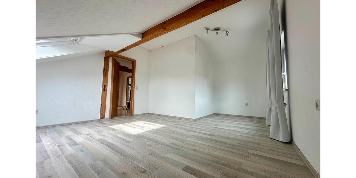 Dachgeschoßwohnung Neuenstadt am Kocher - 3 Zimmer, 84 m&sup2;, 900&euro; | Angebot:26039748