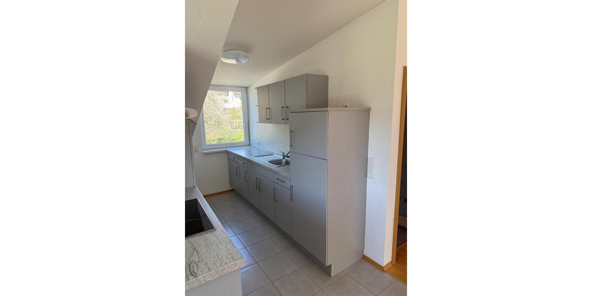 Dachgeschoßwohnung Knittlingen - 3 Zimmer, 96 m&sup2;, 850&euro; | Angebot:26073135