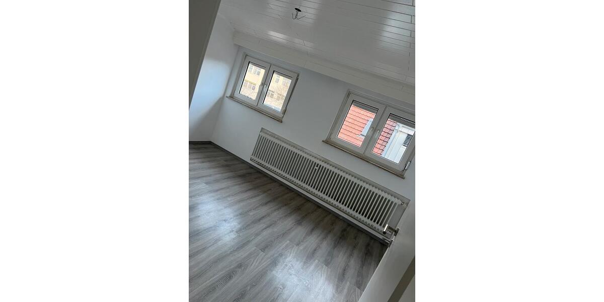 Dachgeschoßwohnung Mühlacker - 3 Zimmer, 90 m&sup2;, 1.300&euro; | Angebot:26612905