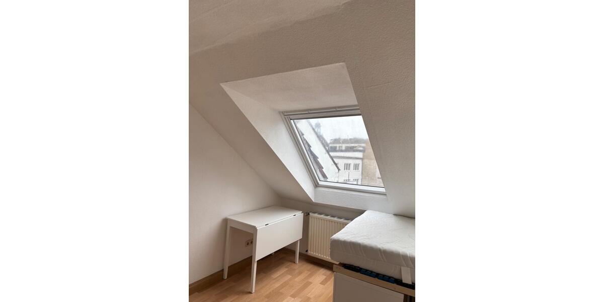 Dachgeschoßwohnung Bonn - 1 Zimmer, 16 m&sup2;, 330&euro; | Angebot:26689266