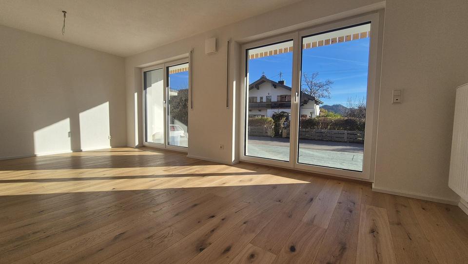 Exklusiver Erstbezug: EG-Wohnung mit wundervollem Erker, riesiger Hochterrasse und Südgarten 3 zimmer