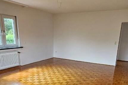 ruhige Lage: sanierte Wohnung mit Parkett und Südbalkon 4 zimmer