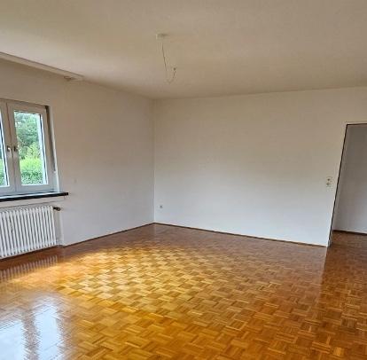 ruhige Lage: sanierte Wohnung mit Parkett und Südbalkon 4 zimmer