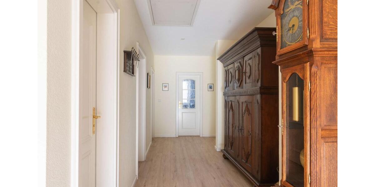 Dachgeschoßwohnung Bad Zwischenahn - 3.5 Zimmer, 127 m&sup2;, 1.200&euro; | Angebot:25783968