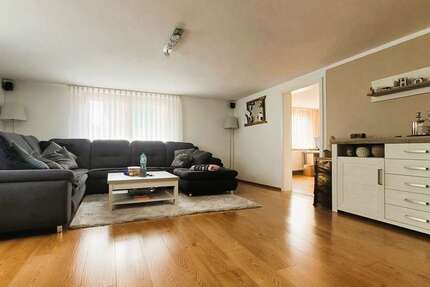 Haus Straubenhardt / Schwann Schwann - 4 Zimmer, 150 m&sup2;, 1.350&euro; | Angebot:27196452