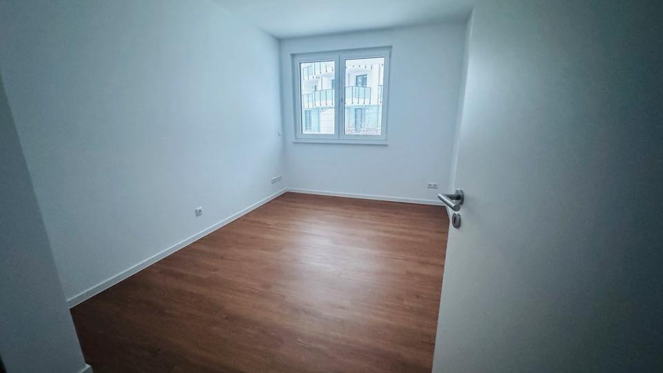 Etagenwohnung Schönefeld - 4 Zimmer, 131 m&sup2;, 3.016&euro; | Angebot:25279860