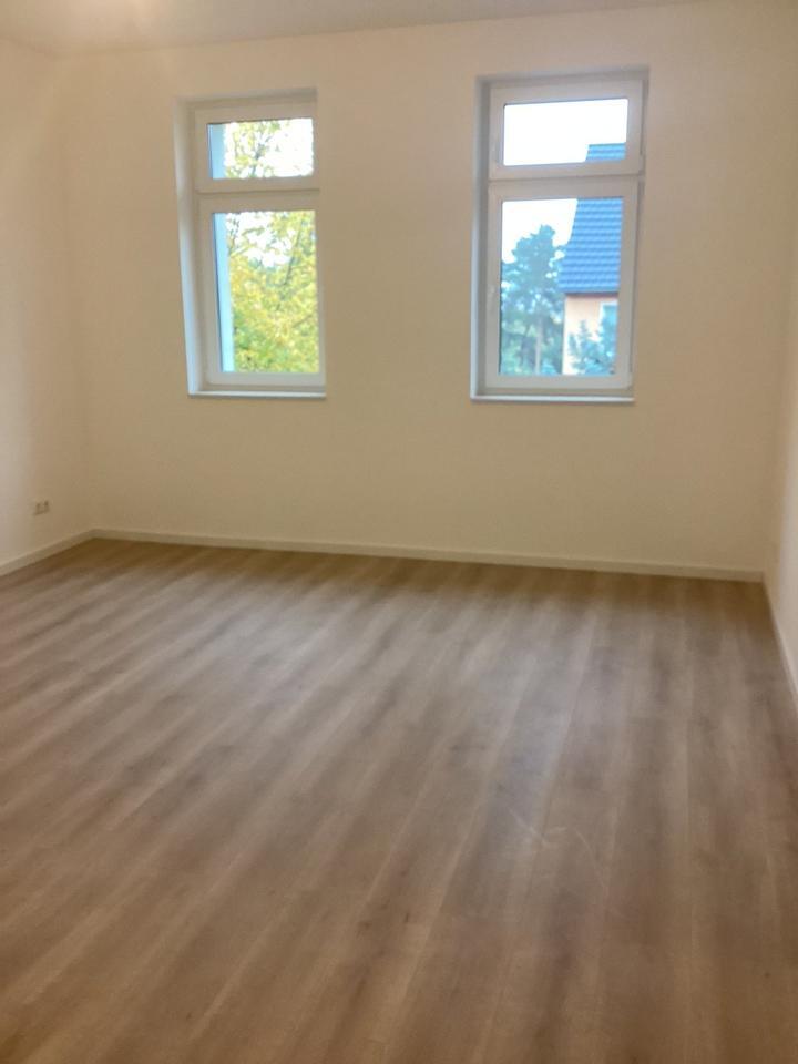 Sehr schöne helle 3 Raum Wohnung zimmer