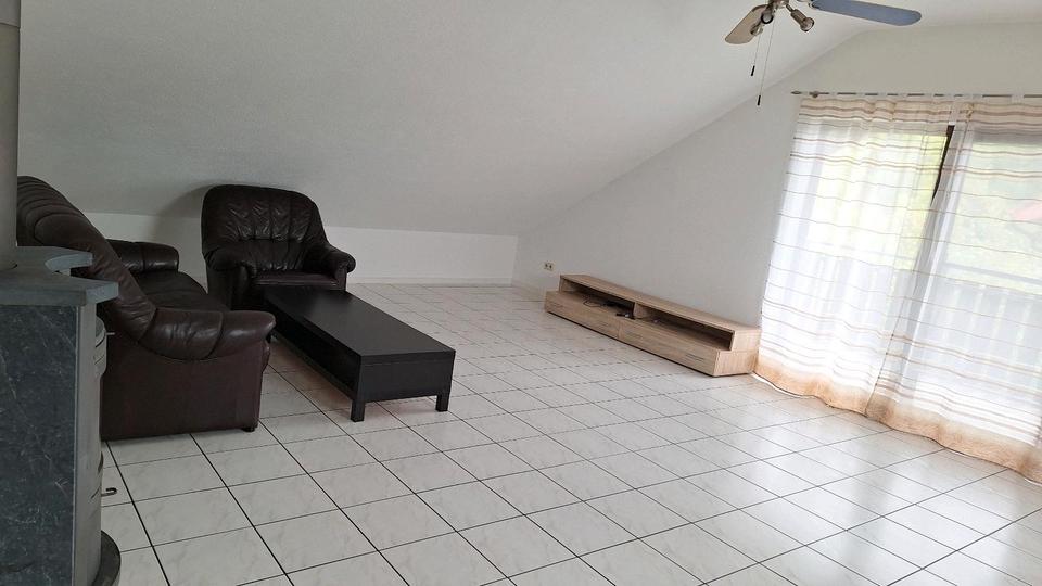 Dachgeschoßwohnung Jagsthausen - 3 Zimmer, 90 m&sup2;, 1.100&euro; | Angebot:23886728