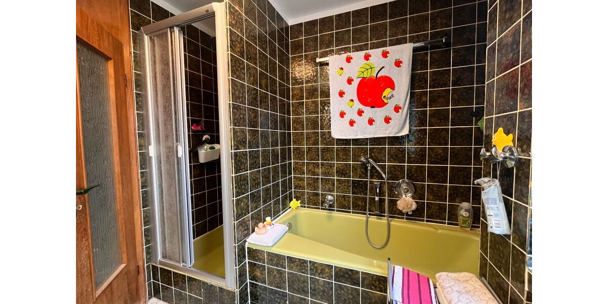 4 12 Zi., Küche, Bad, Gäste-WC, 2 x Loggia, Sauna, 4 zimmer