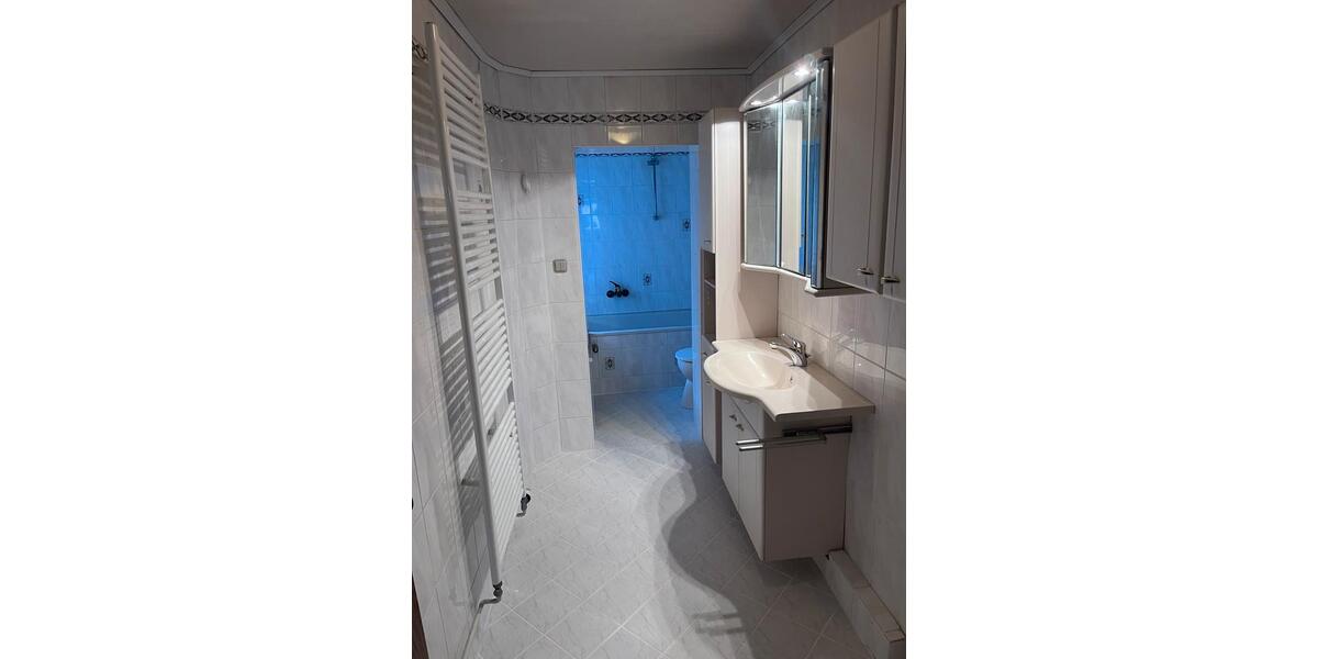 Reihenhaus Delligsen - 7 Zimmer, 195 m&sup2;, 1.050&euro; | Angebot:26225566