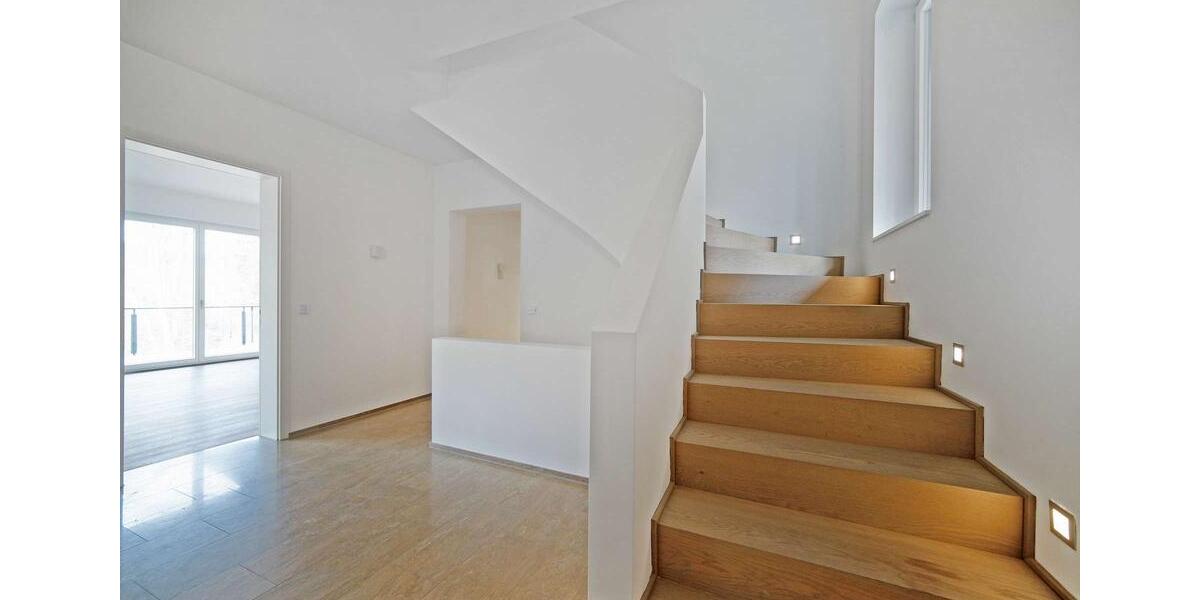 Villa Grünwald - 7 Zimmer, 415 m&sup2;, 10.770&euro; | Angebot:21982081