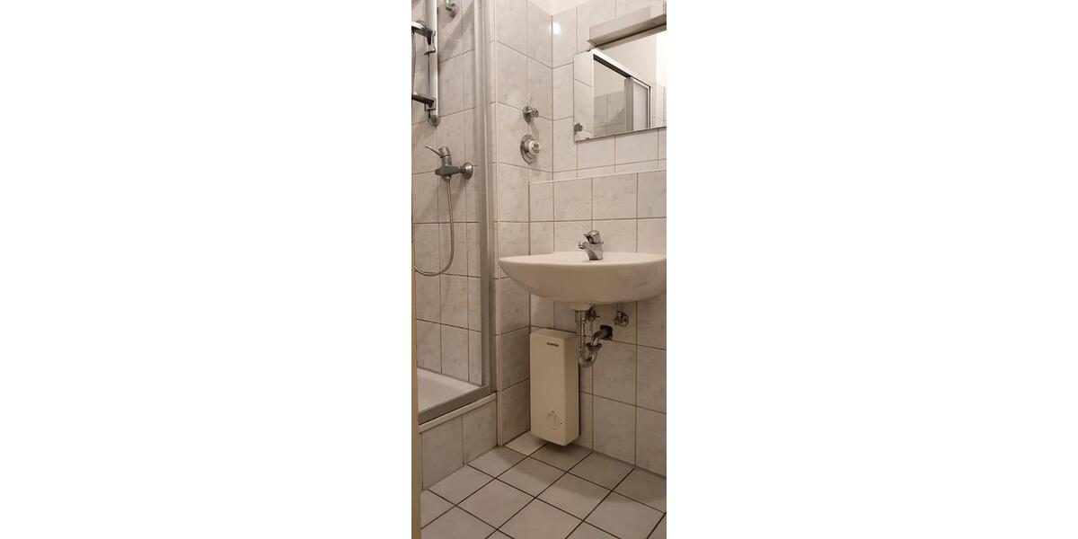 Dachgeschoßwohnung Essen Stadtbezirk VI - 1 Zimmer, 18 m&sup2;, 250&euro; | Angebot:24737551