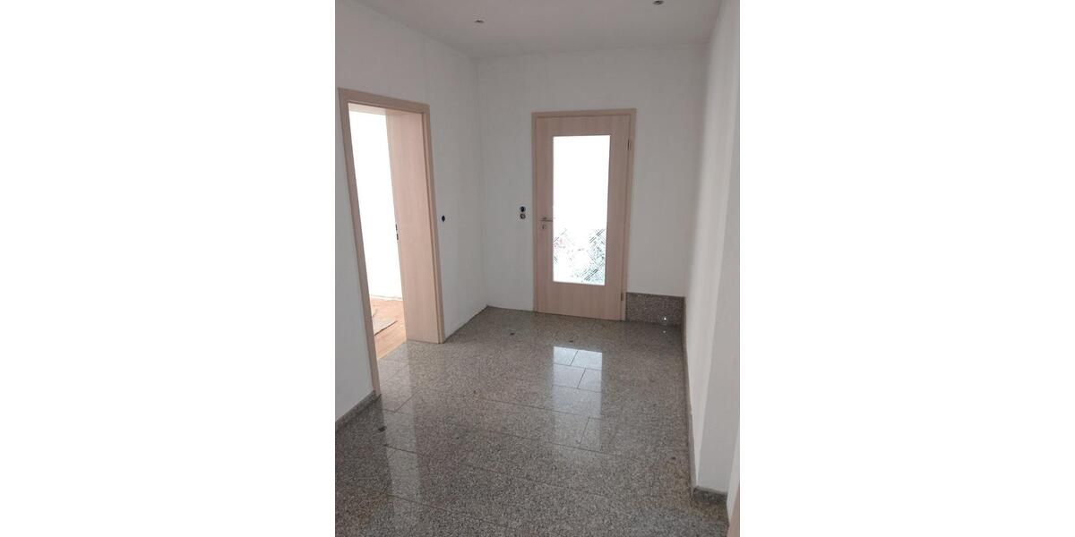 Erdgeschoßwohnung Werdau - 4 Zimmer, 95 m&sup2;, 740&euro; | Angebot:25042195