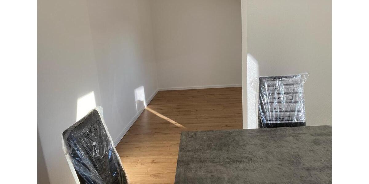 Dachgeschoßwohnung Elsteraue - 3 Zimmer, 46 m&sup2;, 330&euro; | Angebot:25538323