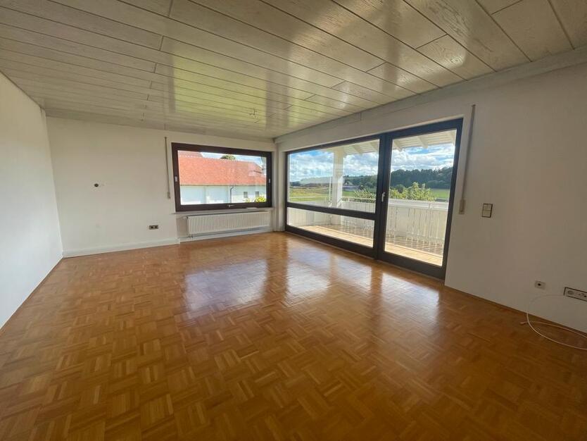 Wohnung ( ca. 175 qm, 7 Zimmer, Balkon, Großer Garten )
