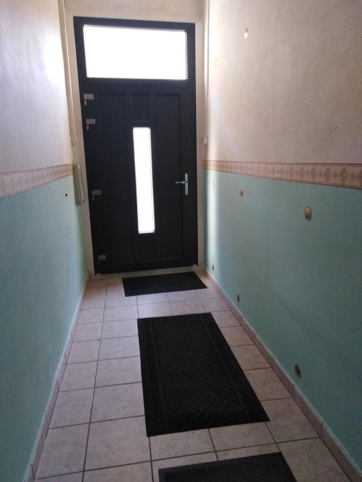 Erdgeschoß Wohnung im 3-Familien Altbau