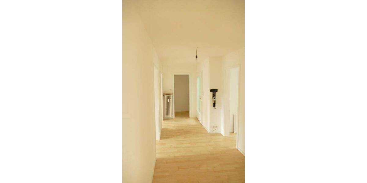 DG mit Balkon: helle großzügige 3-Zimmer + Wohnküche + Bad + GästeToilette, keine Schrägen,zentral 3 zimmer