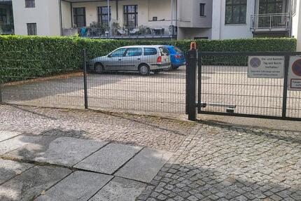 Parkplatz zu vermieten ! Mit Toreinfahrt.