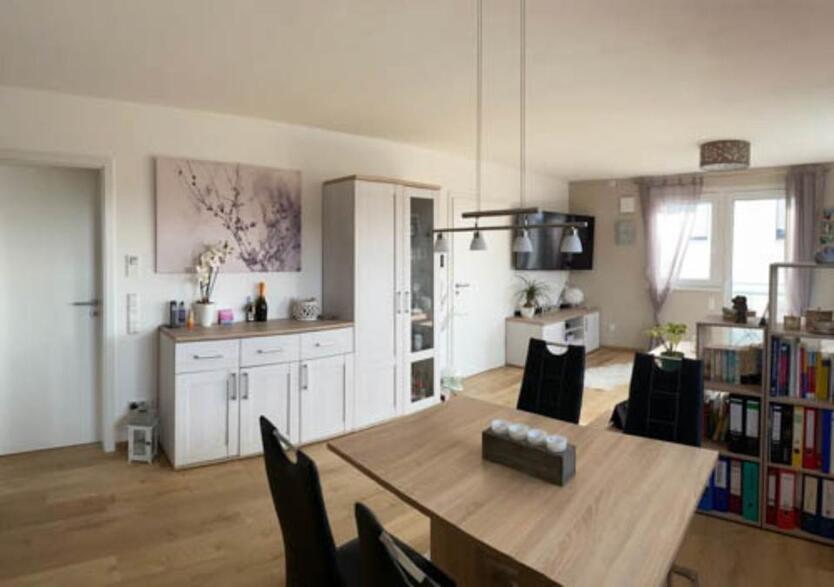 Schöne kleine 3- Zimmer-Wohnung mit Balkon und schöner Aussicht