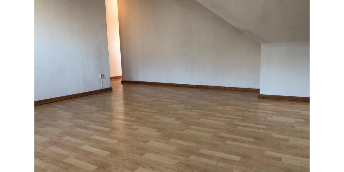 Dachgeschoßwohnung Kaiserslautern - 1 Zimmer, 38 m&sup2;, 365&euro; | Angebot:24875975