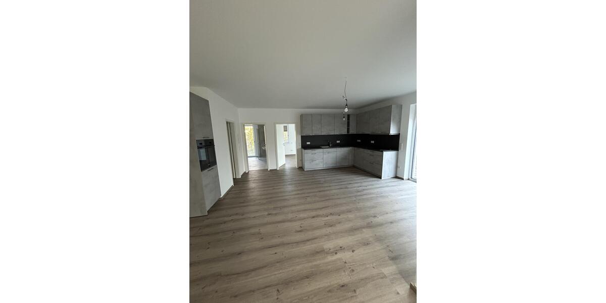Erdgeschoßwohnung Neukirchen vorm Wald - 3 Zimmer, 135 m&sup2;, 1.200&euro; | Angebot:24238750