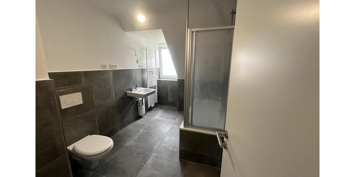 Dachgeschoßwohnung Essen Stadtbezirk II - 3 Zimmer, 74 m&sup2;, 1.250&euro; | Angebot:26101646