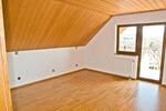 Dachgeschoßwohnung Straubenhardt - 2 Zimmer, 94 m&sup2;, 989&euro; | Angebot:25976196
