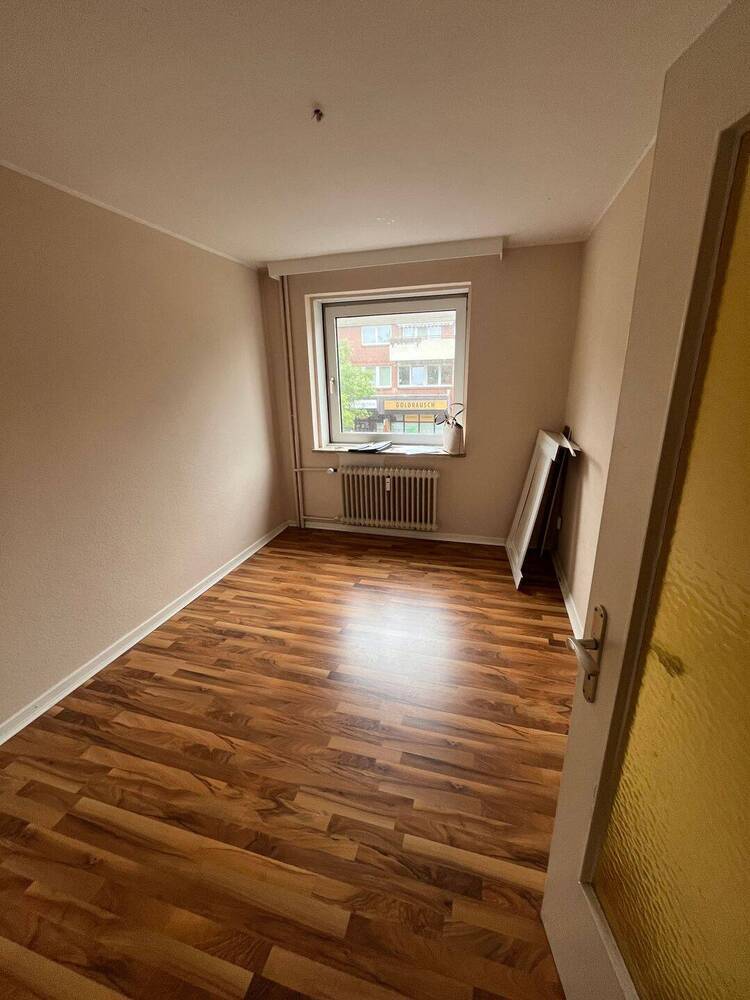 BESICHTIGUNG: DI., 02.09., 17.00 - 17.30 Uhr! Großzügige 4-Zimmer-Wohnung in Schnelsen, 95 m²! Befristete Vermietung für ein Jahr, auch an WG
