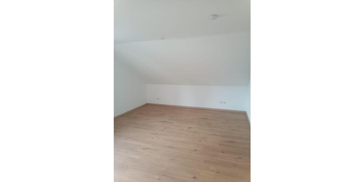 Dachgeschoßwohnung Heidenrod - 3 Zimmer, 90 m&sup2;, 700&euro; | Angebot:26537437
