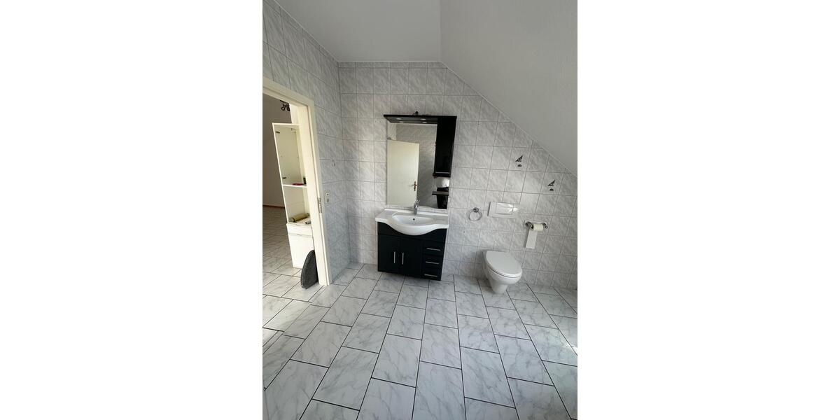 Dachgeschoßwohnung Hohenroth - 3 Zimmer, 102 m&sup2;, 750&euro; | Angebot:25641053