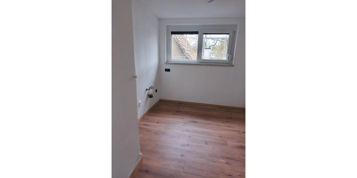 Hochparterre Eningen unter Achalm - 4 Zimmer, 83 m&sup2;, 1.200&euro; | Angebot:25045589