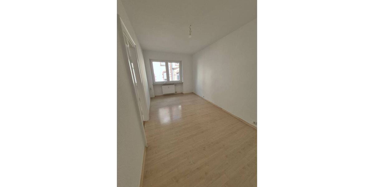 Etagenwohnung Saarbrücken St Johann - 3 Zimmer, 90 m&sup2;, 900&euro; | Angebot:26804247