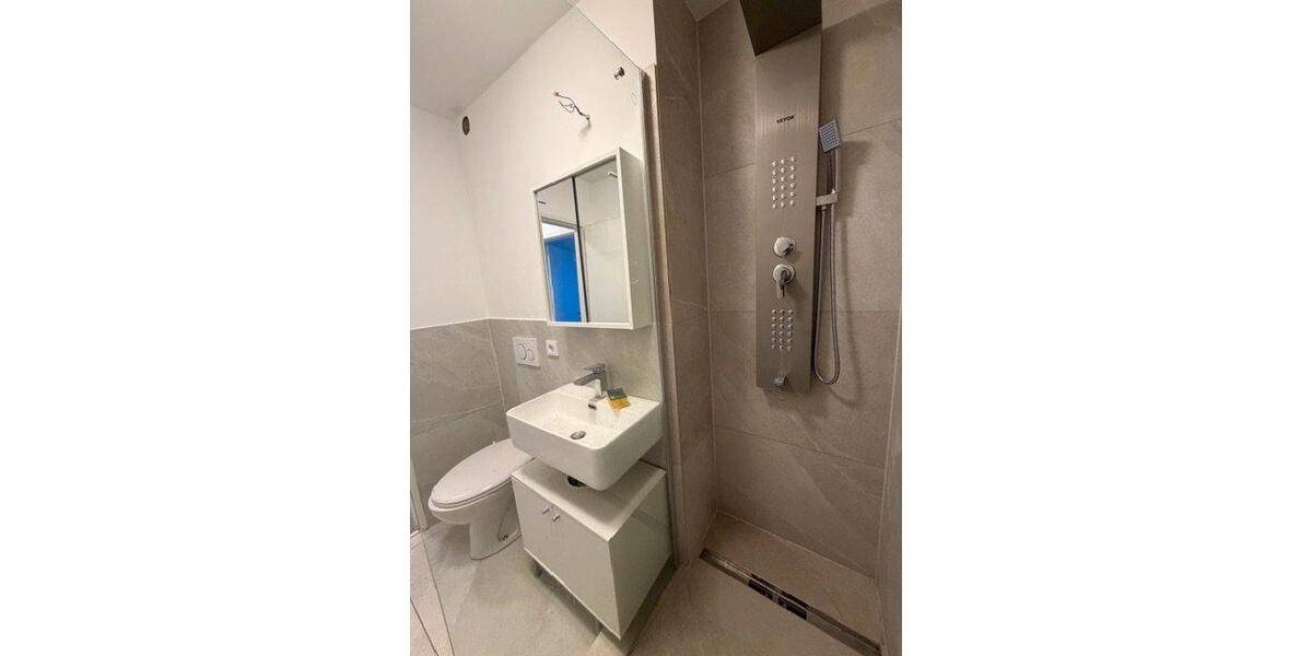 Etagenwohnung Wiesbaden Biebrich - 2 Zimmer, 65 m&sup2;, 1.300&euro; | Angebot:26547117