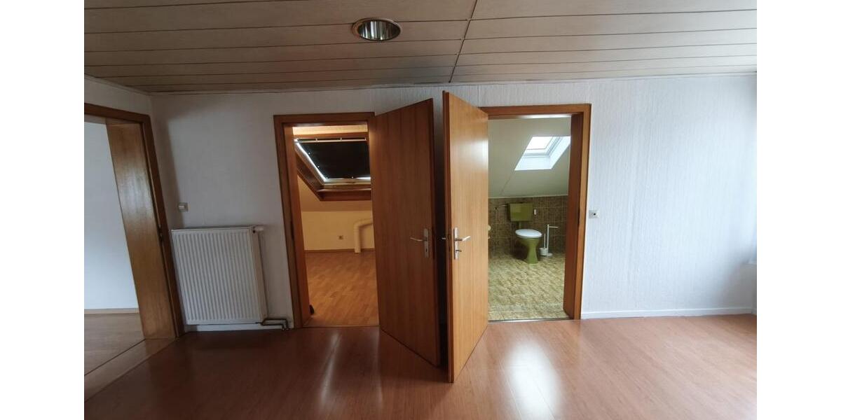 Dachgeschoßwohnung Plettenberg - 4 Zimmer, 68 m&sup2;, 450&euro; | Angebot:24743891