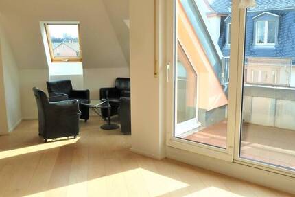 Dachgeschoßwohnung mit Aufzug und Terrasse in urbaner Lage