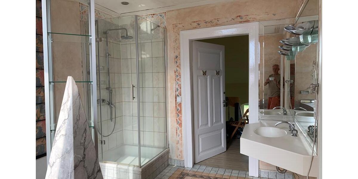 stylische Wohnung 1-2-3 Geschoss - Parkflächen ev Garten 5 zimmer