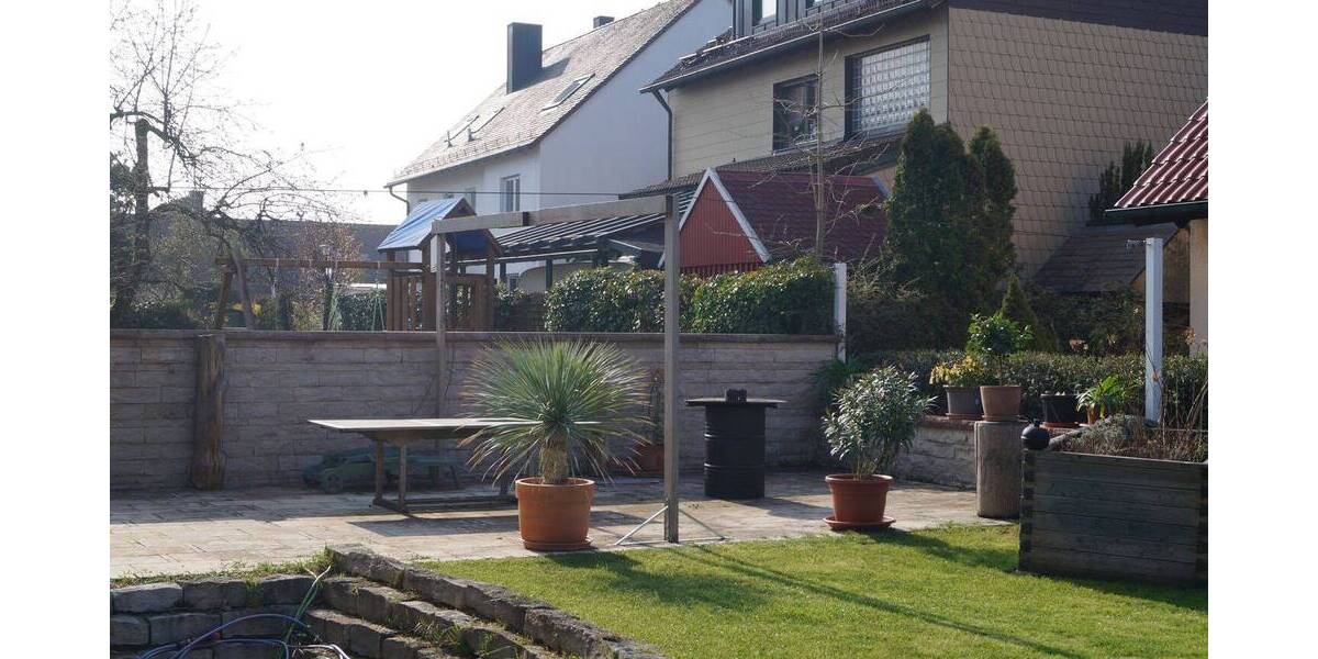 Etagenwohnung Tuchenbach - 4 Zimmer, 150 m&sup2;, 1.400&euro; | Angebot:26065100