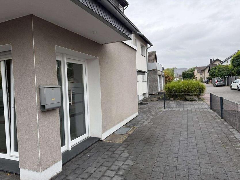 Helle Büro- Praxisräume in Troisdorf-Bergheim mit Stellplätzen zimmer