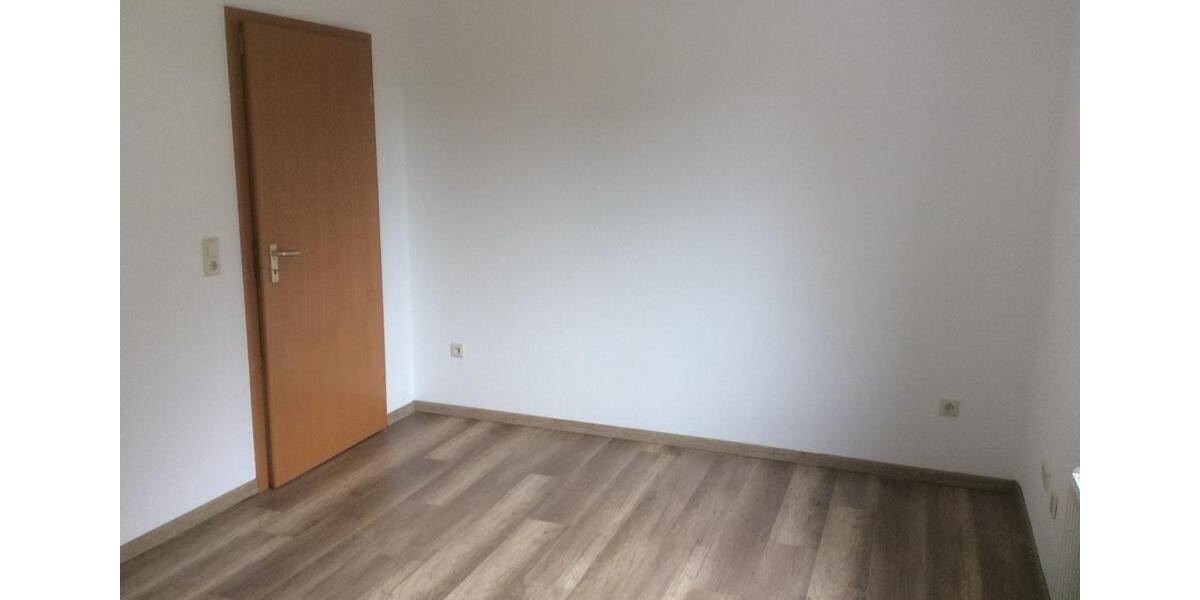 Erdgeschoßwohnung Giesen - 3 Zimmer, 84 m&sup2;, 1.010&euro; | Angebot:24714201
