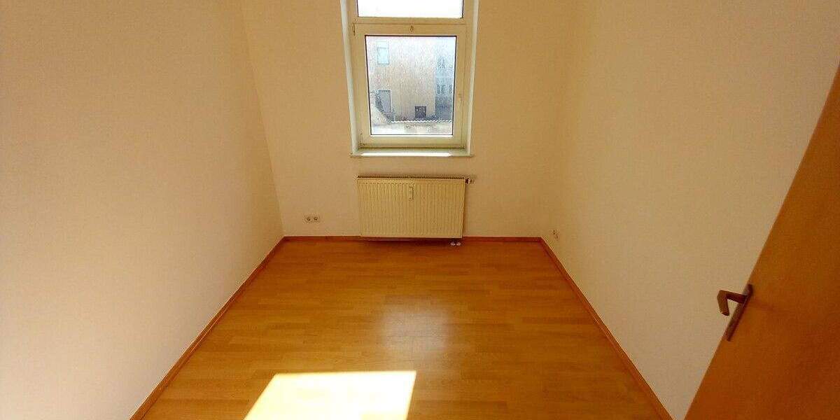Etagenwohnung Werdau - 3 Zimmer, 66 m&sup2;, 330&euro; | Angebot:26228774