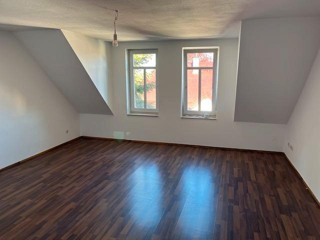 Dachgeschoßwohnung Strehla - 2 Zimmer, 50 m&sup2;, 300&euro; | Angebot:26553832