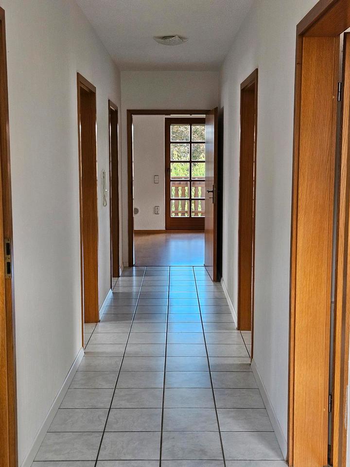 3 Zimmer DG-Wohnung in ruhiger Lage