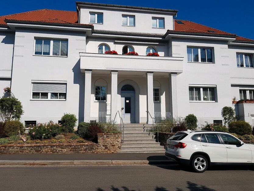 4 Raum Wohnung ( Einbauküche )